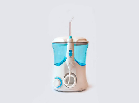¿Es bueno usar irrigador dental?