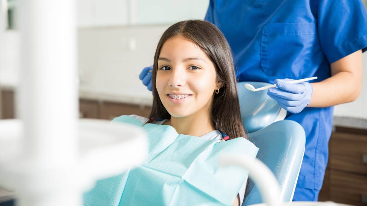 ¿Qué función tienen los retenedores dentales?